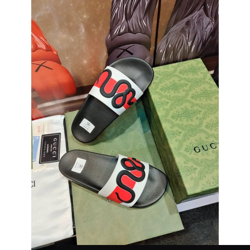 G*u*i slippers